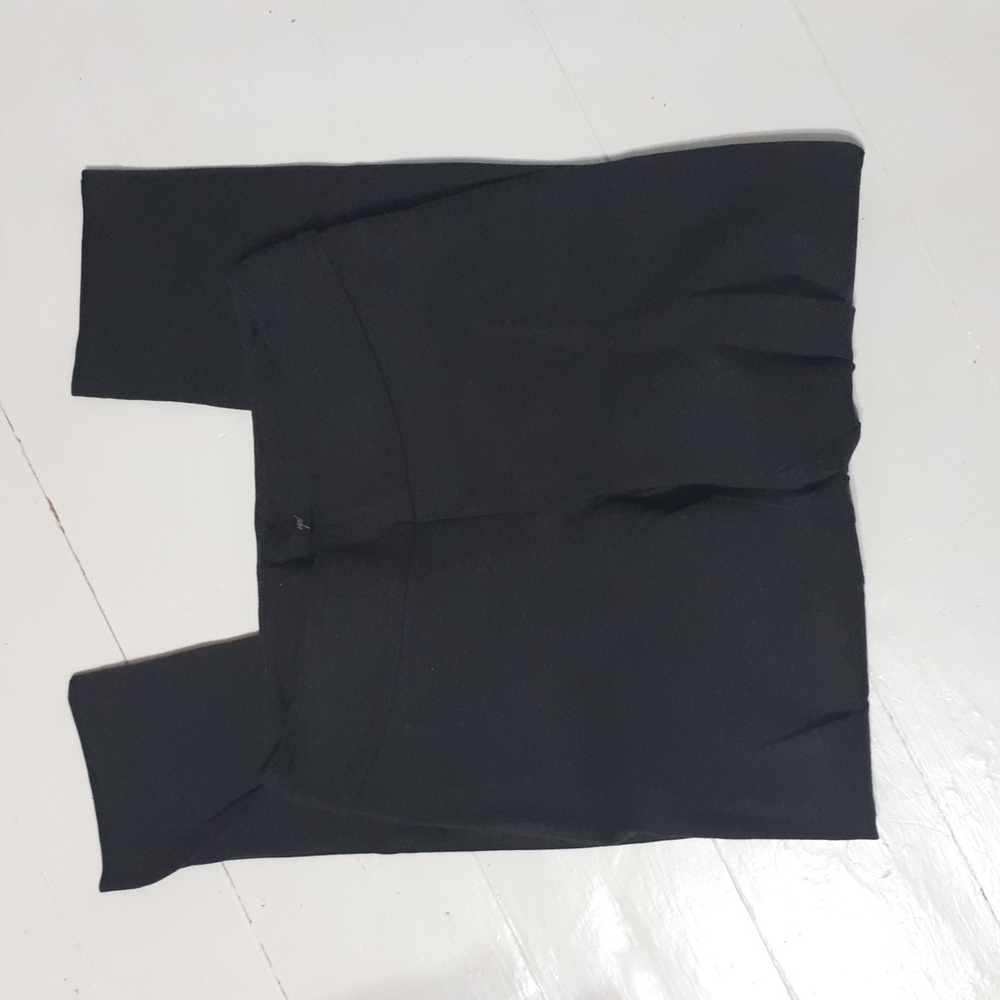 UP pull on stretch dress pants. Size 6 women.  Rayon, nylon and spandex.